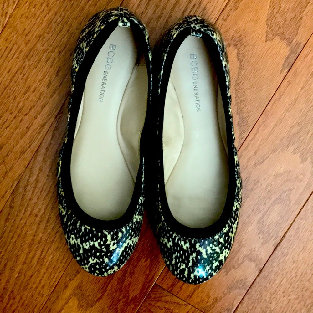 Mint condition BCBG flats